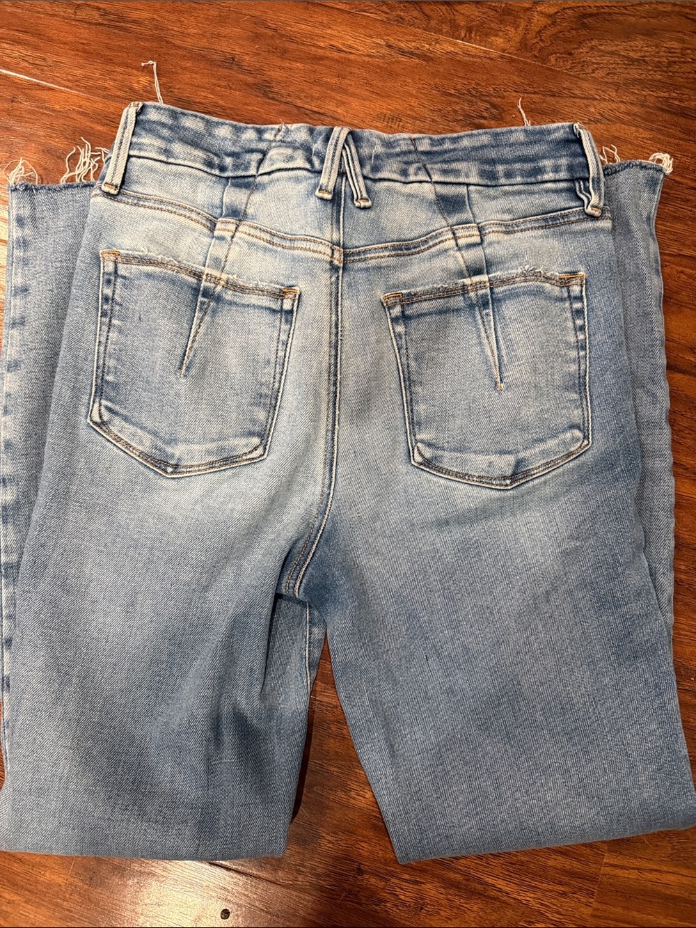 Good American Light Wash Good Legs Skinny Mid-Rise - Picture 5 of 9